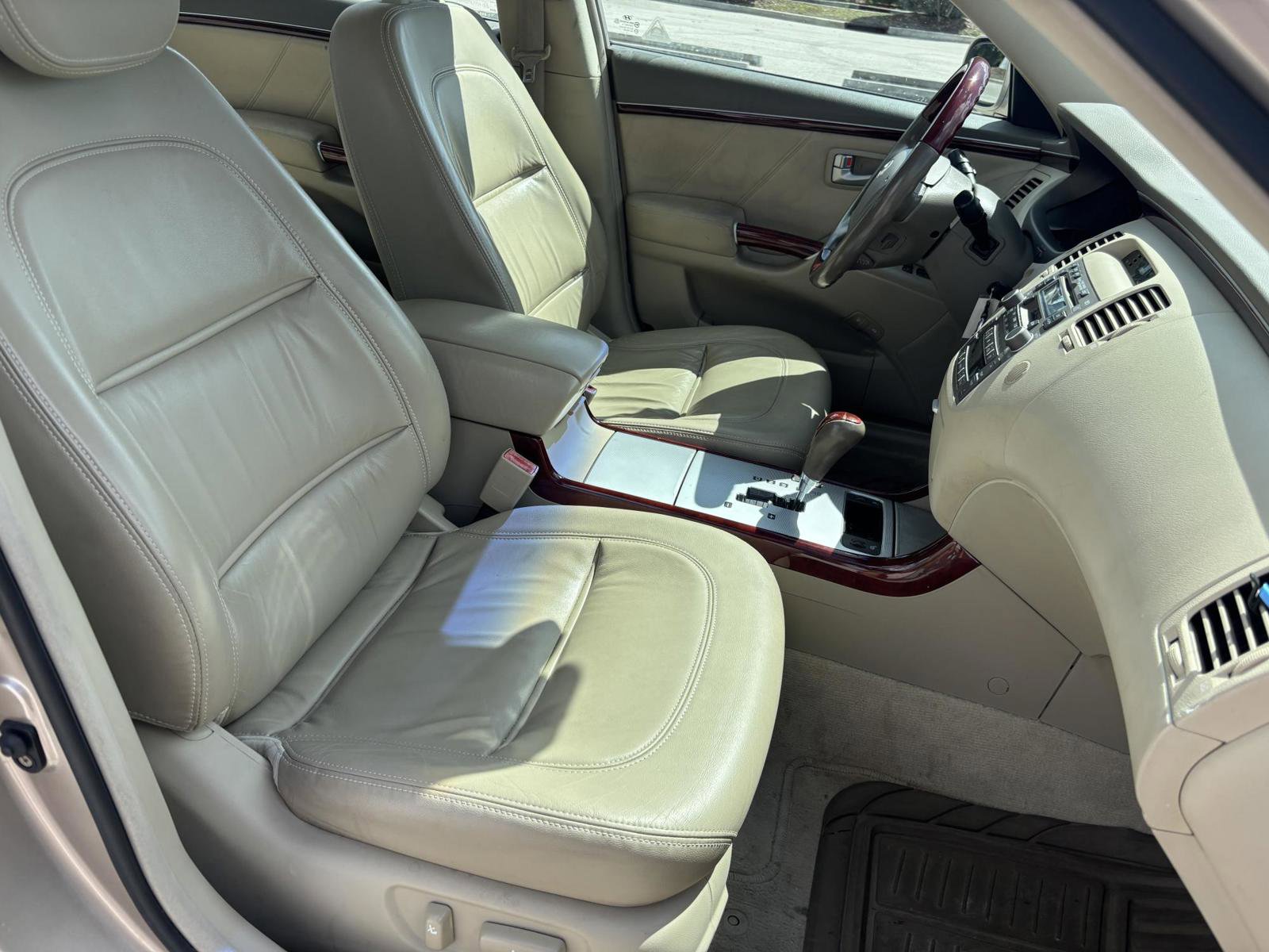 Used 2006 Hyundai Azera Limited FWD image 15