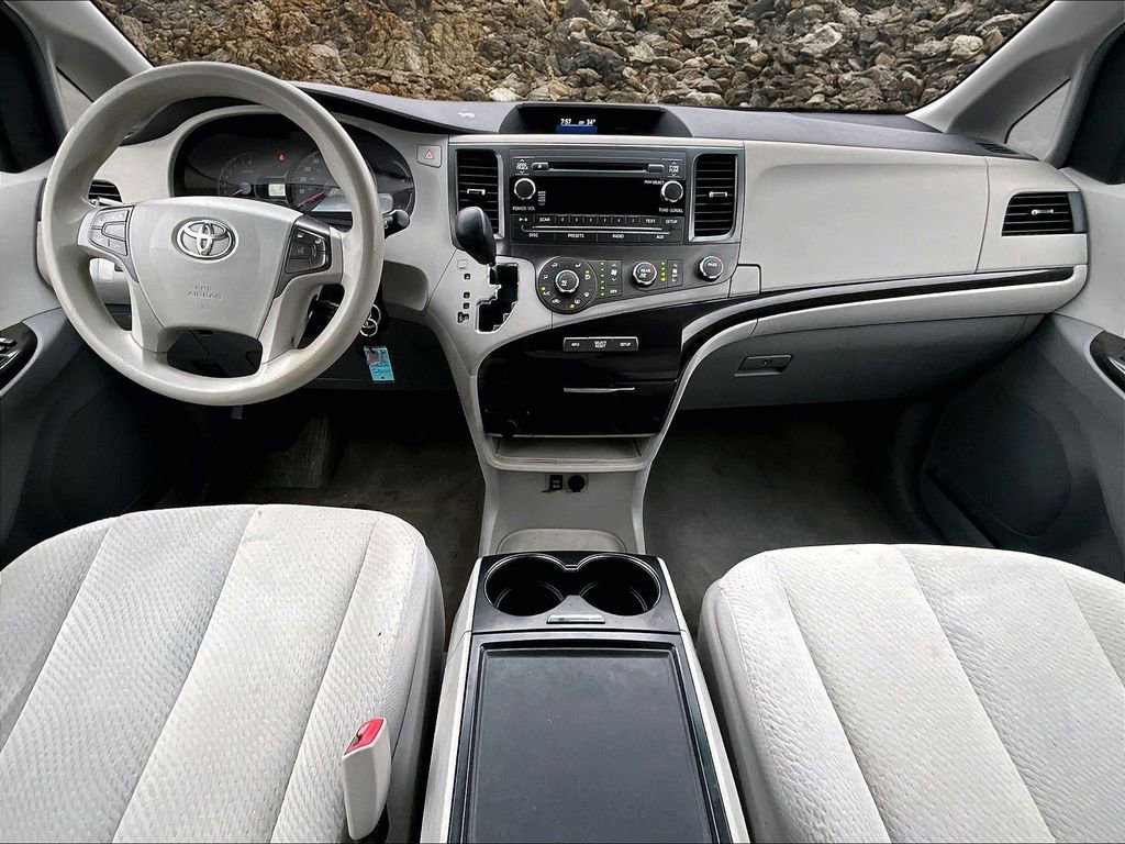 Used 2012 Toyota Sienna LE w/ Towing Pkg image 14