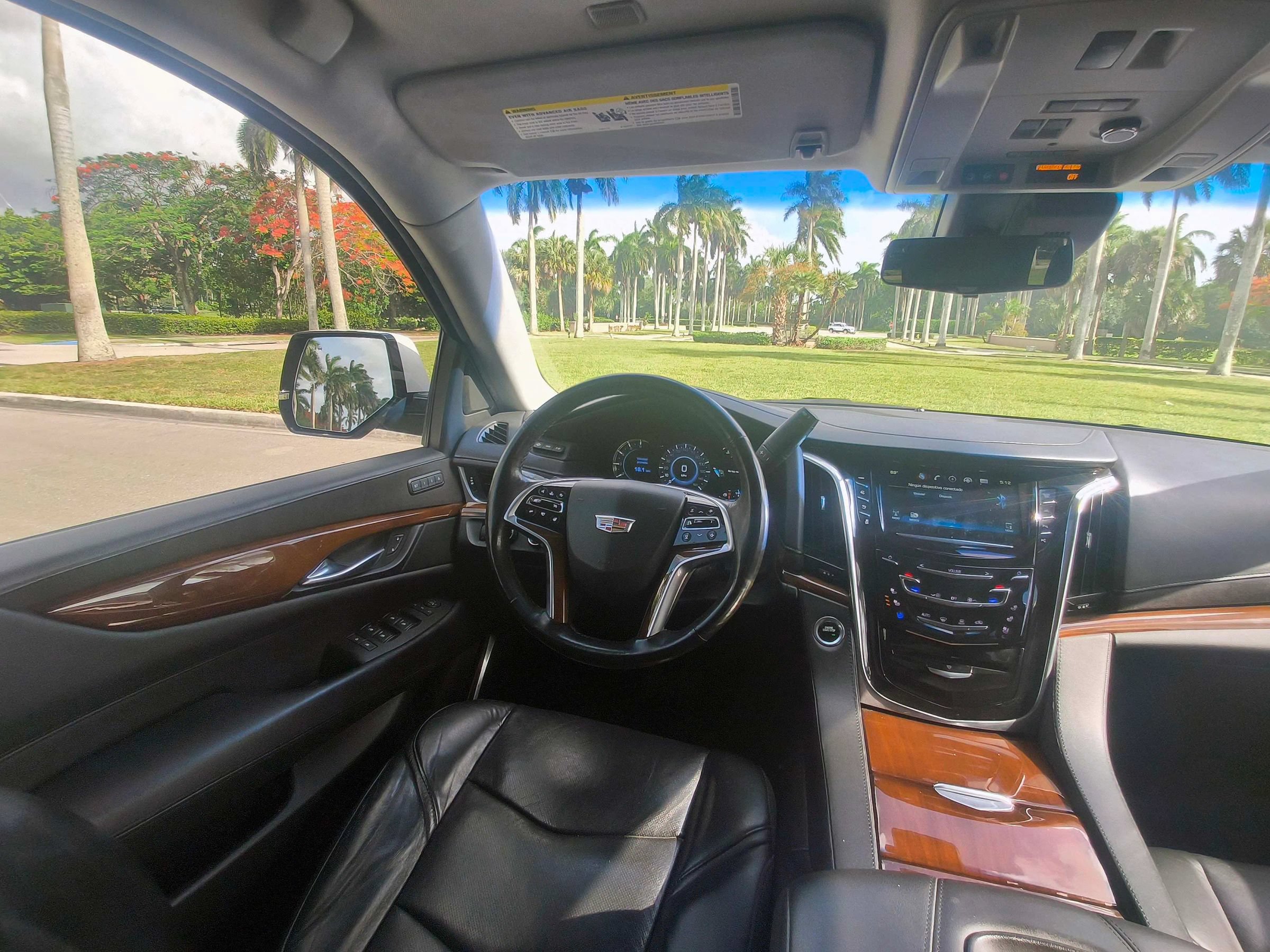 Used 2018 Cadillac Escalade ESV Premium Luxury AWD/4WD image 28