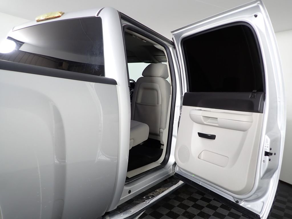 Used 2011 Chevrolet Silverado 2500 LT w/ Interior Plus Package image 36