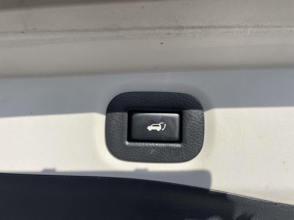 Used 2017 Nissan Rogue SL w/ SL Premium Package image 50