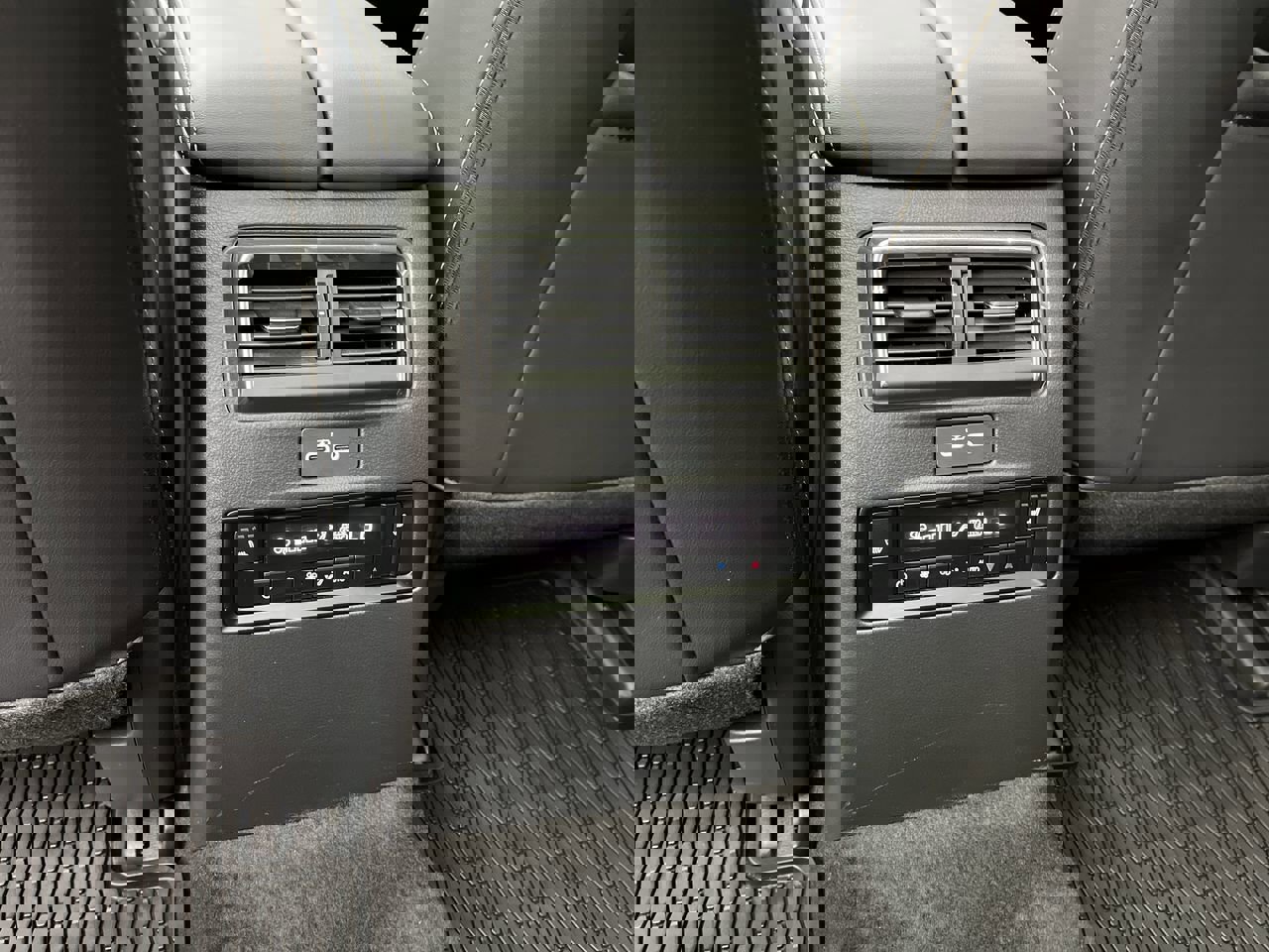 Certified 2025 MAZDA CX-70 Plug-In Hybrid w/ Premium Plus image 13