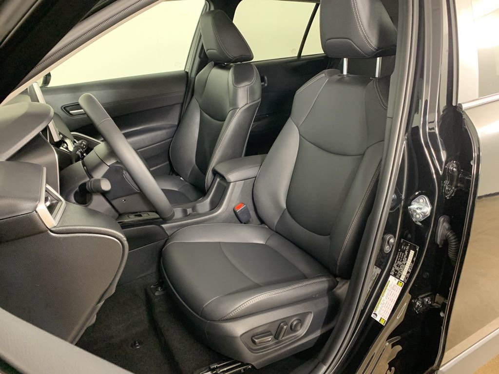 Used 2026 Toyota Corolla Cross XLE w/ Convenience Package image 27