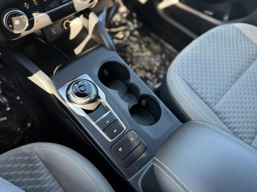 Used 2020 Ford Escape SE image 14