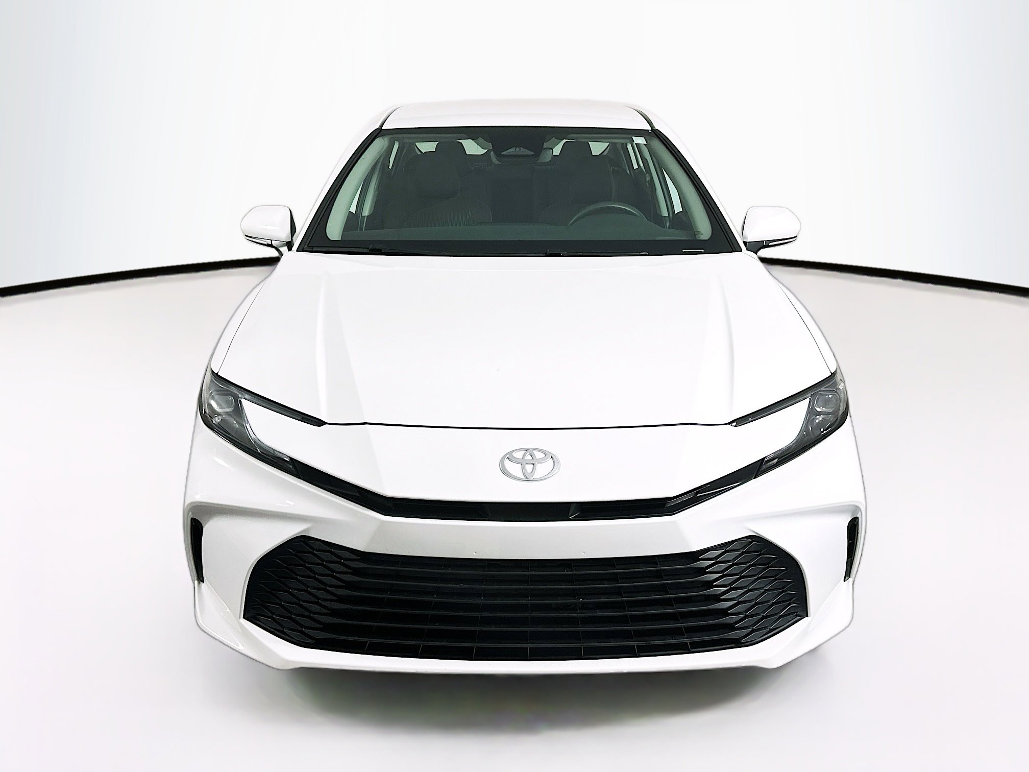 Used 2025 Toyota Camry LE image 2