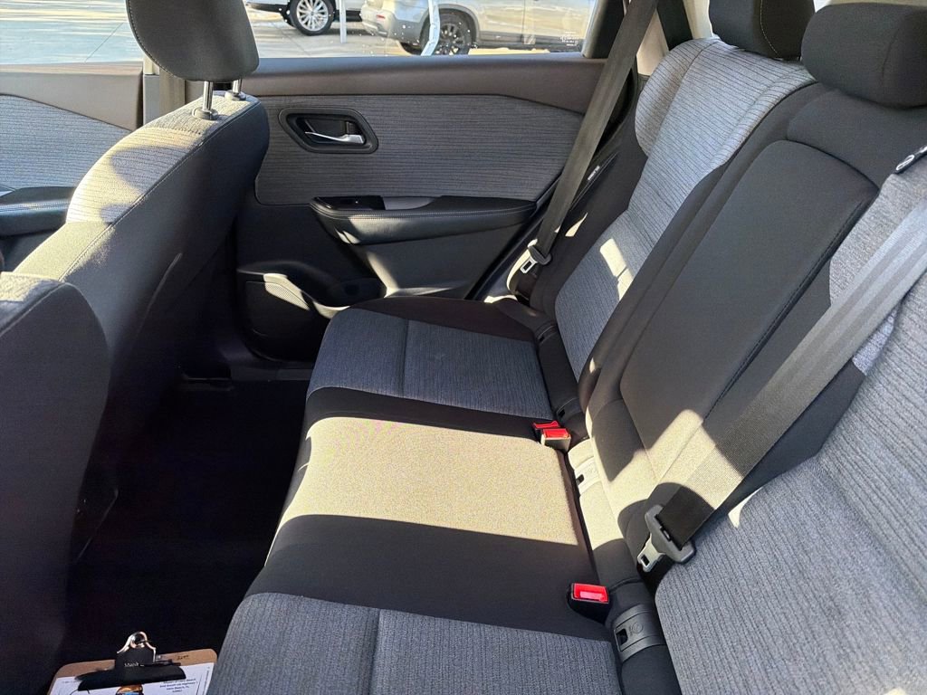 Certified 2023 Nissan Rogue SV image 32