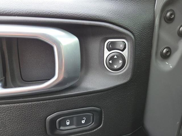 Used 2019 Jeep Wrangler Unlimited Sahara w/ Safety Group image 9