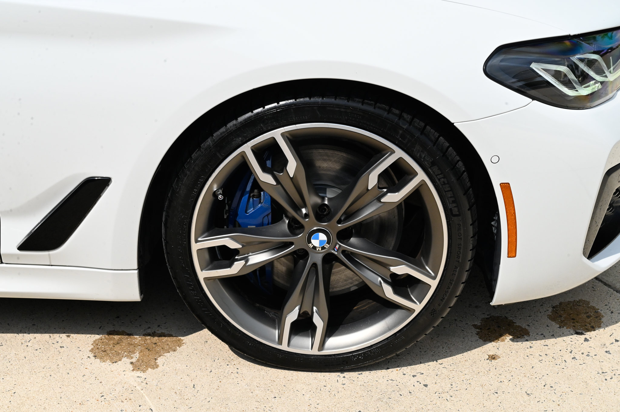 Used 2021 BMW M550i xDrive w/ Executive Package AWD/4WD image 11