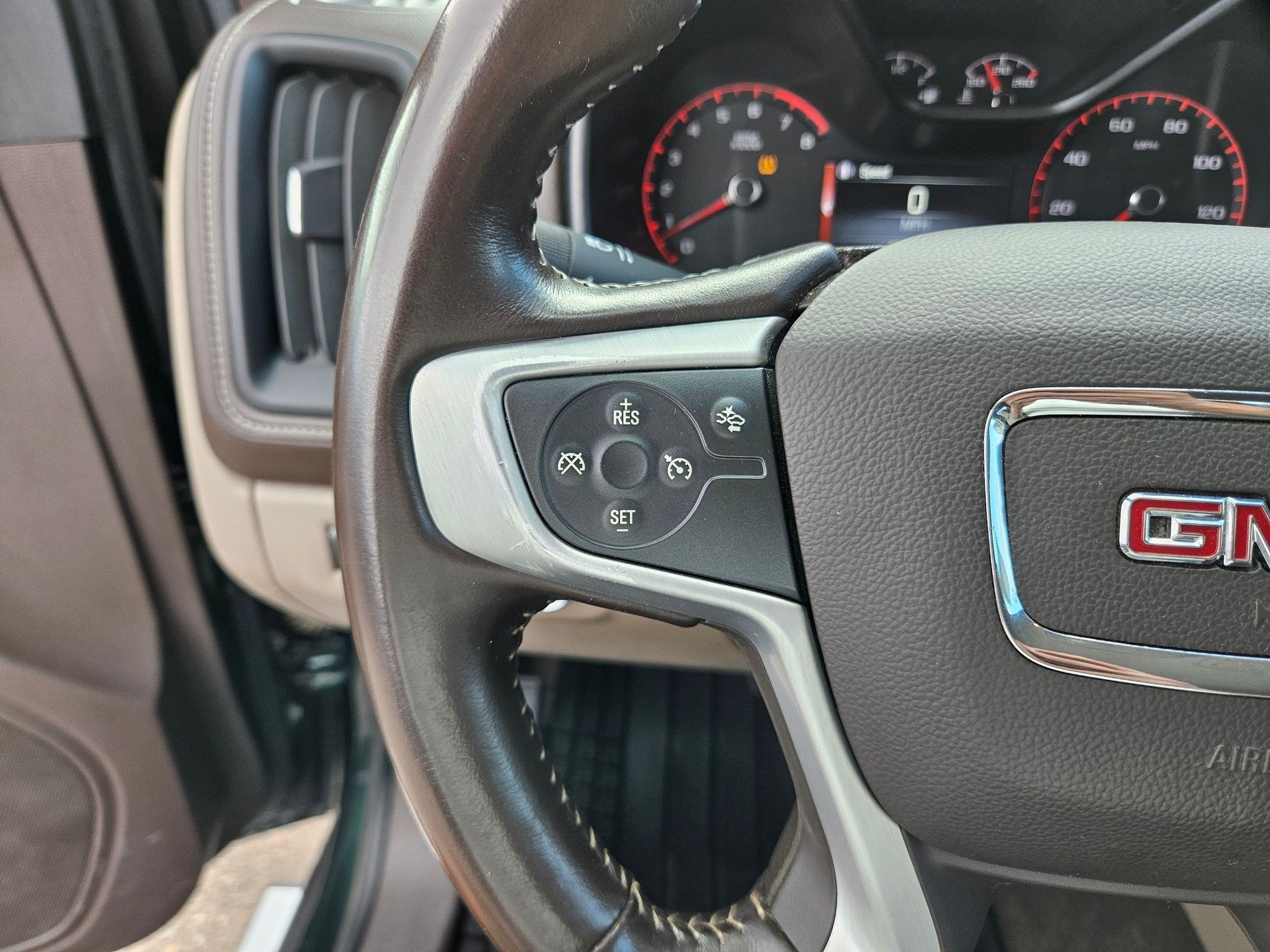 Used 2015 GMC Canyon SLT w/ Driver Alert Package AWD/4WD image 17