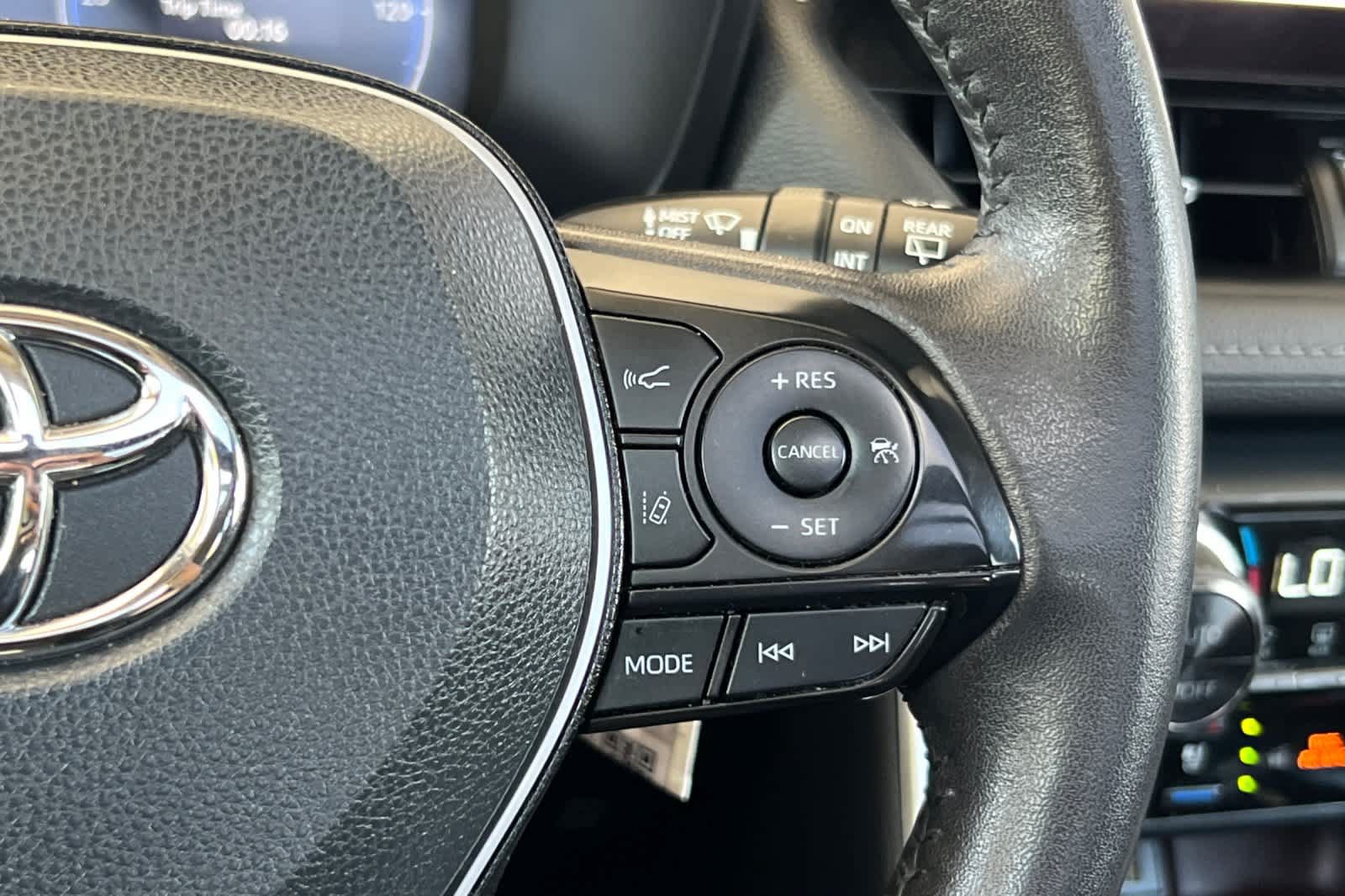 Used 2023 Toyota RAV4 Limited AWD/4WD image 28