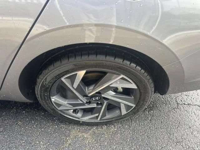Used 2025 Hyundai Elantra SEL FWD image 19