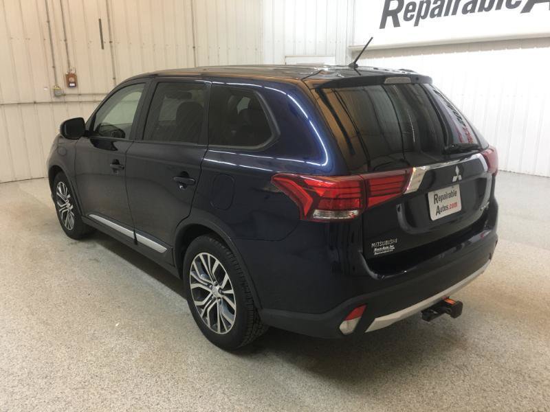 Used 2016 Mitsubishi Outlander SE AWD/4WD image 3