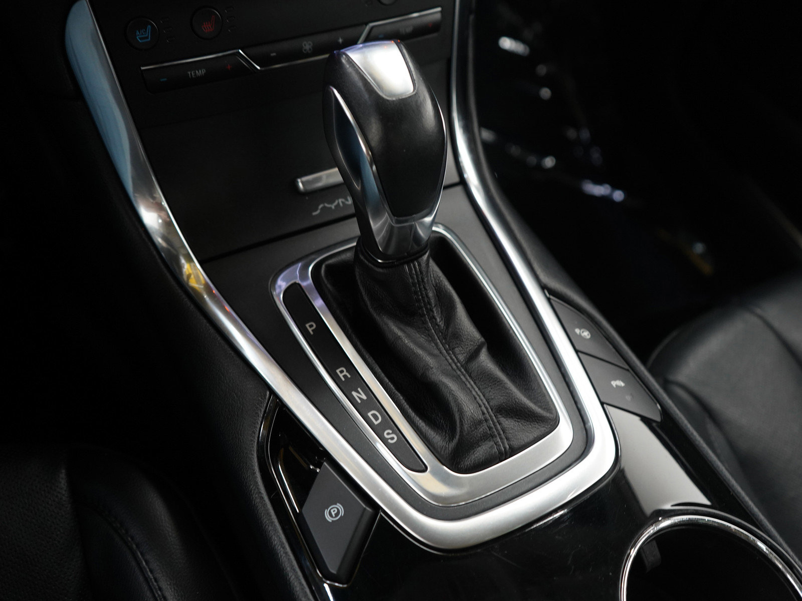 Used 2015 Ford Edge Titanium w/ Equipment Group 302A AWD/4WD image 24