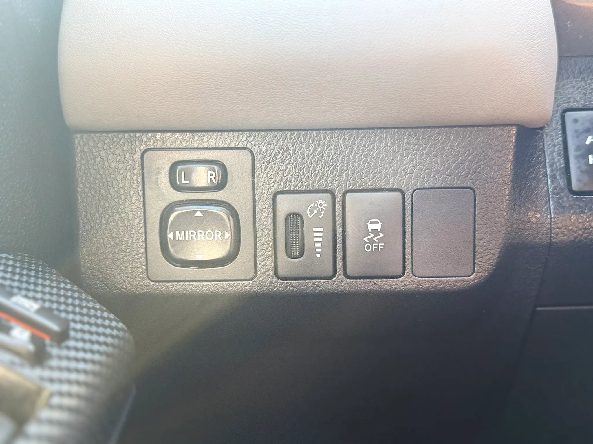 Used 2015 Toyota RAV4 XLE image 29