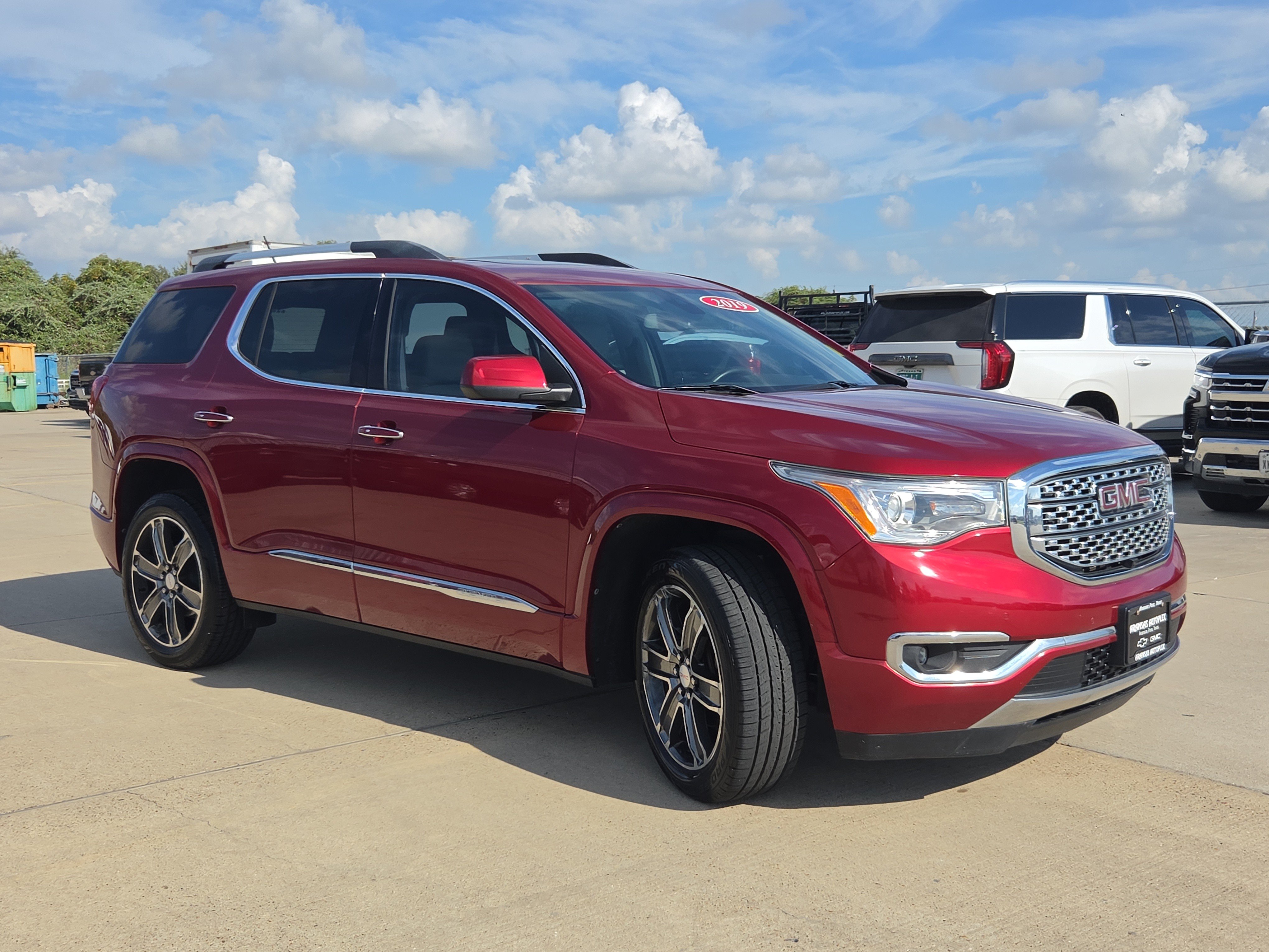 Used 2019 GMC Acadia Denali w/ Technology Package FWD image 3