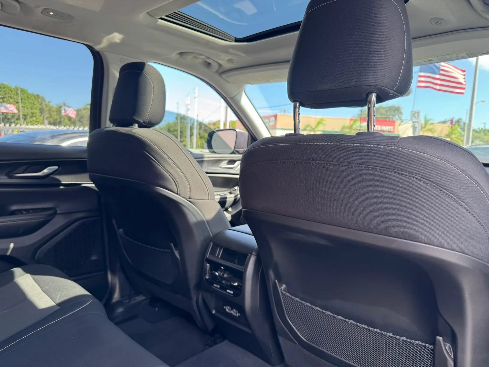 Used 2023 Jeep Grand Cherokee Laredo X RWD image 24