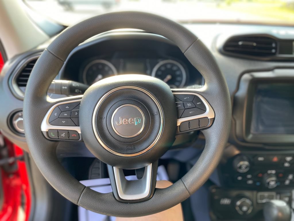 Used 2023 Jeep Renegade Latitude AWD/4WD image 28