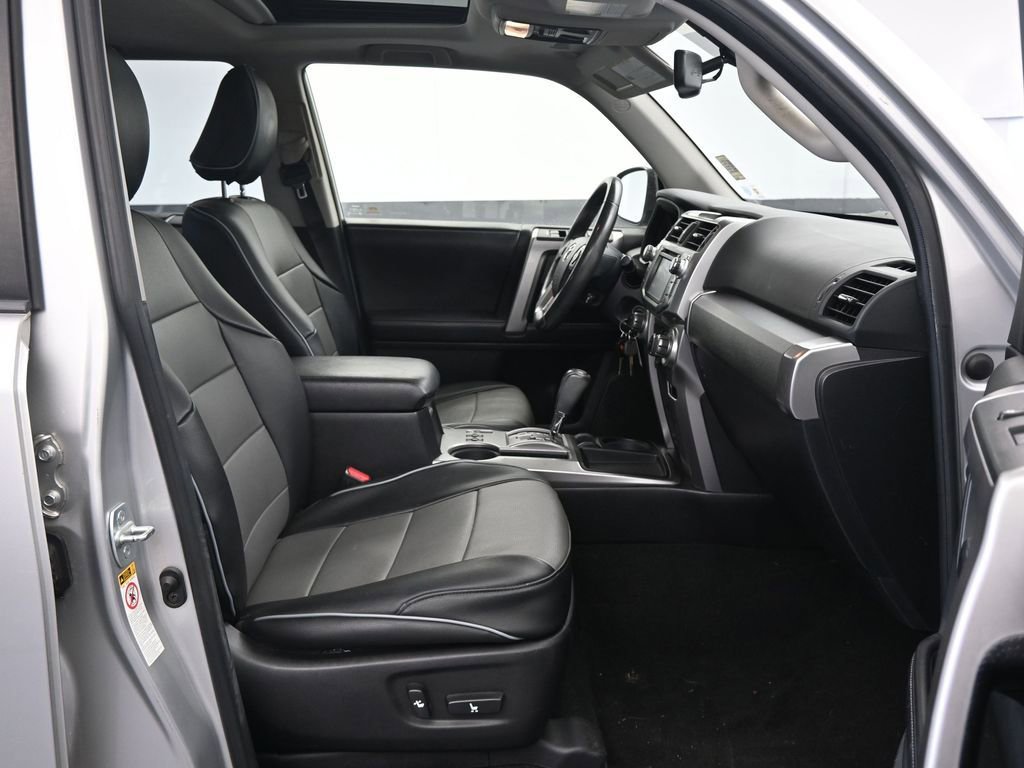 Used 2016 Toyota 4Runner SR5 Premium image 13