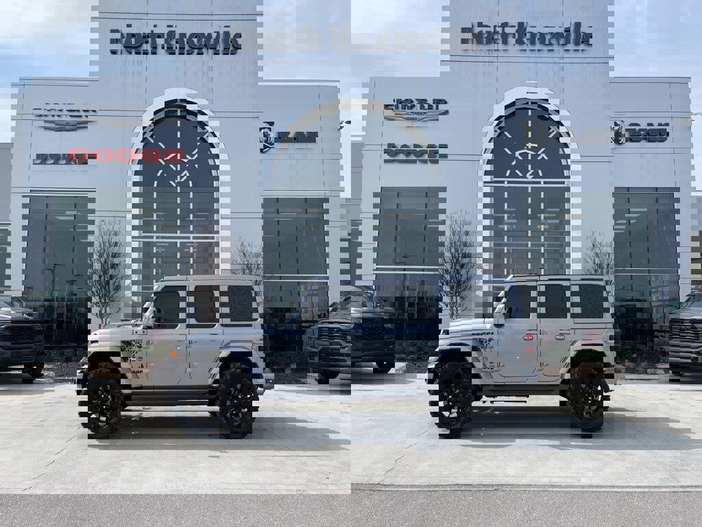 Used 2020 Jeep Wrangler Unlimited Sahara image 2