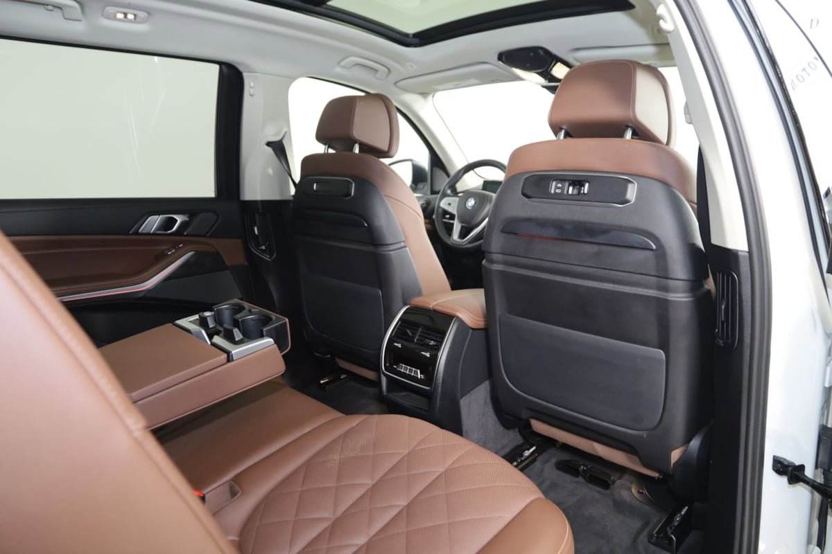 Used 2024 BMW X7 xDrive40i w/ Premium Package AWD/4WD image 17