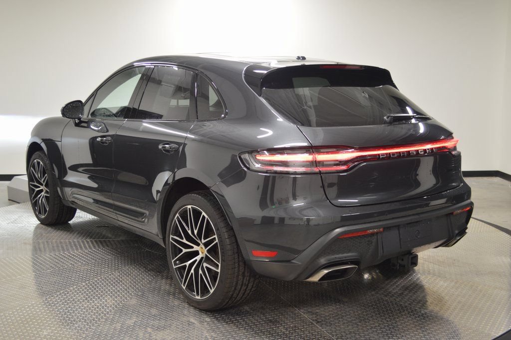 Certified 2025 Porsche Macan AWD/4WD image 3