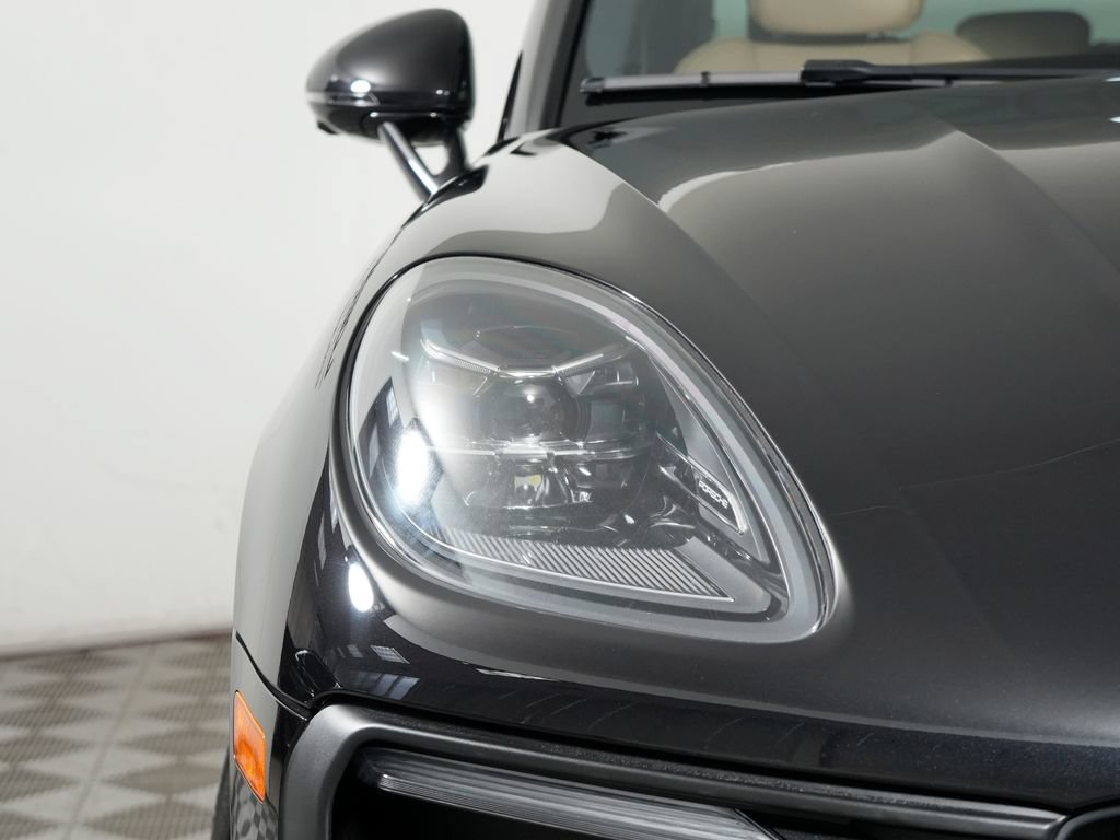Certified 2024 Porsche Macan w/ Premium Plus Package AWD/4WD image 11