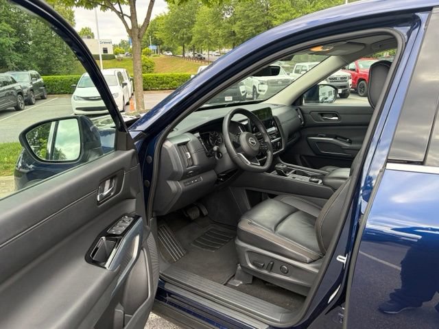 Certified 2025 Nissan Pathfinder SL AWD/4WD image 14