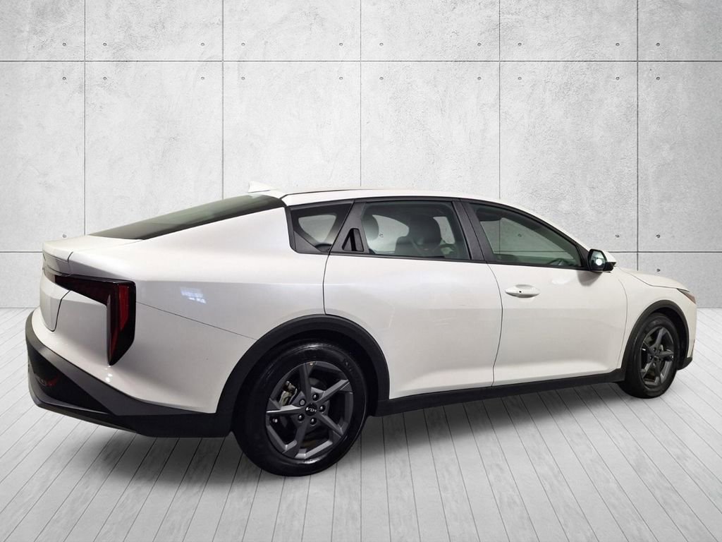 Used 2025 Kia K4 FWD image 5