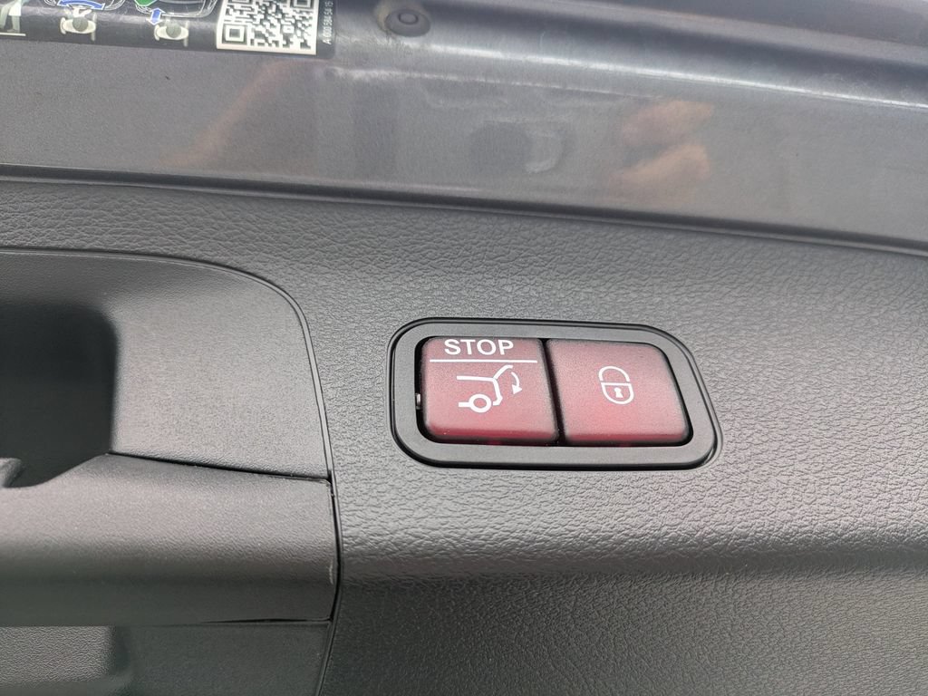 Used 2025 Mercedes-Benz GLS 450 4MATIC image 15