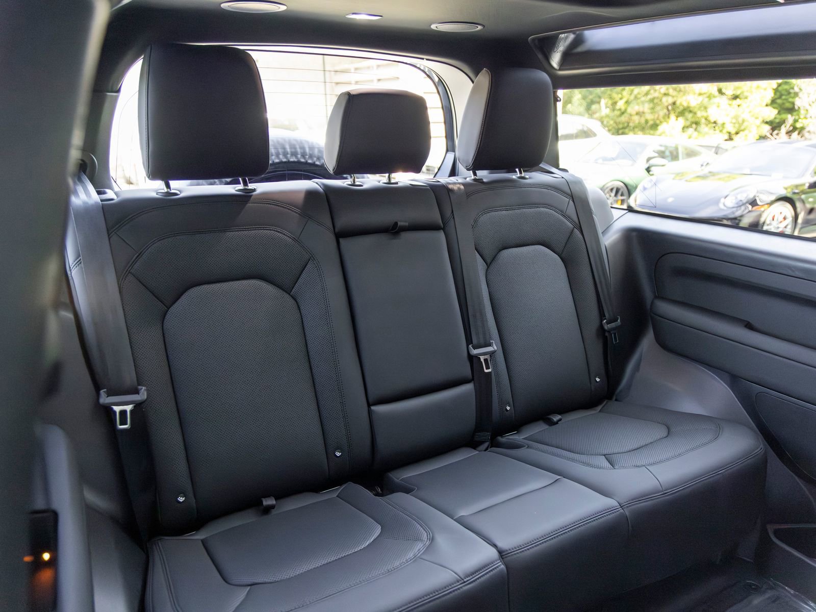 Used 2025 Land Rover Defender 90 X-Dynamic SE AWD/4WD image 52