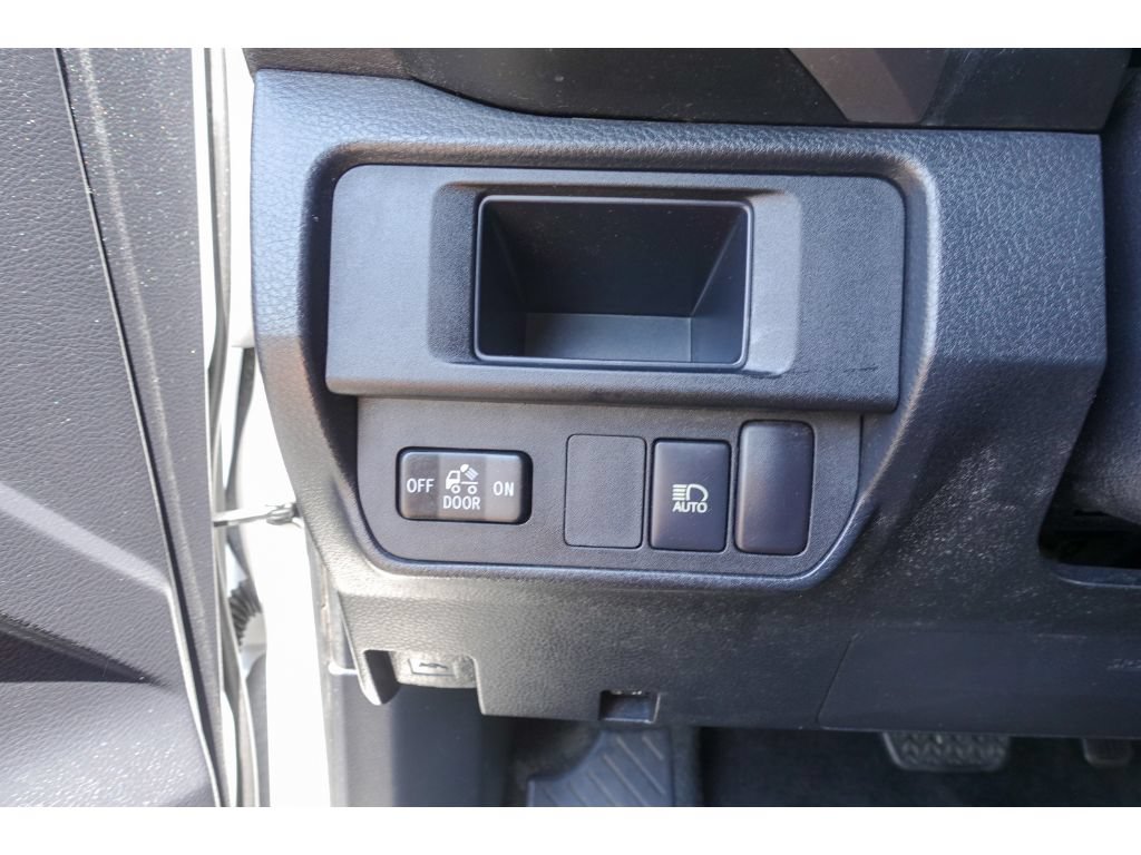 Used 2018 Toyota Tacoma SR5 RWD image 12