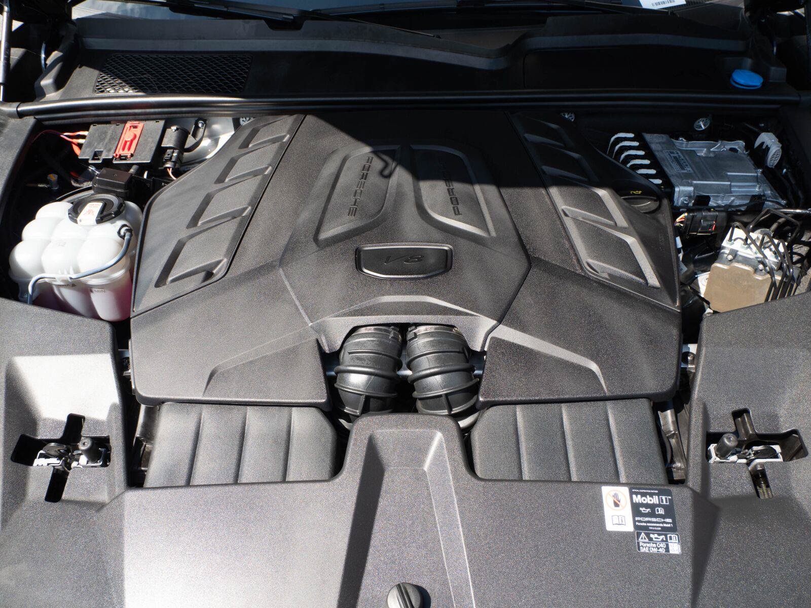 Used 2026 Porsche Cayenne S AWD/4WD image 35