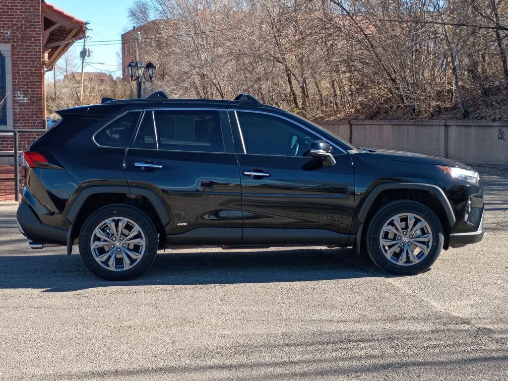 Used 2022 Toyota RAV4 Limited image 7