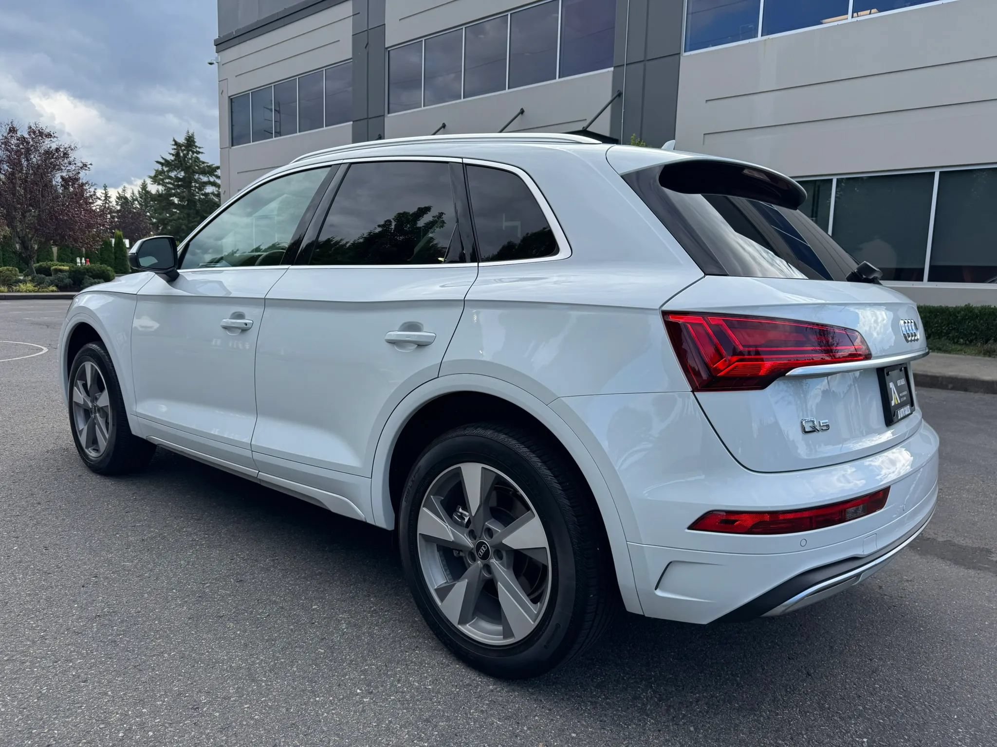 Used 2023 Audi Q5 2.0T Premium Plus w/ Premium Plus Package AWD/4WD image 7