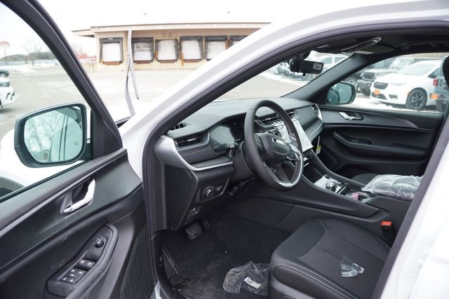 New 2025 Jeep Grand Cherokee Laredo X w/ Luxury Tech Group I image 10