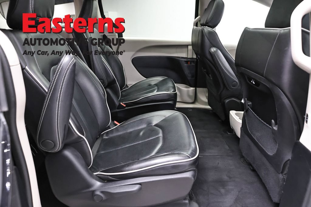 Used 2023 Chrysler Pacifica Limited FWD image 24