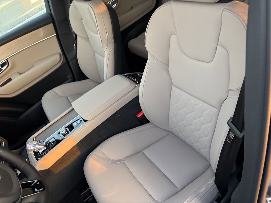 New 2026 Volvo XC90 B6 Plus w/ Protection Package Premier image 21