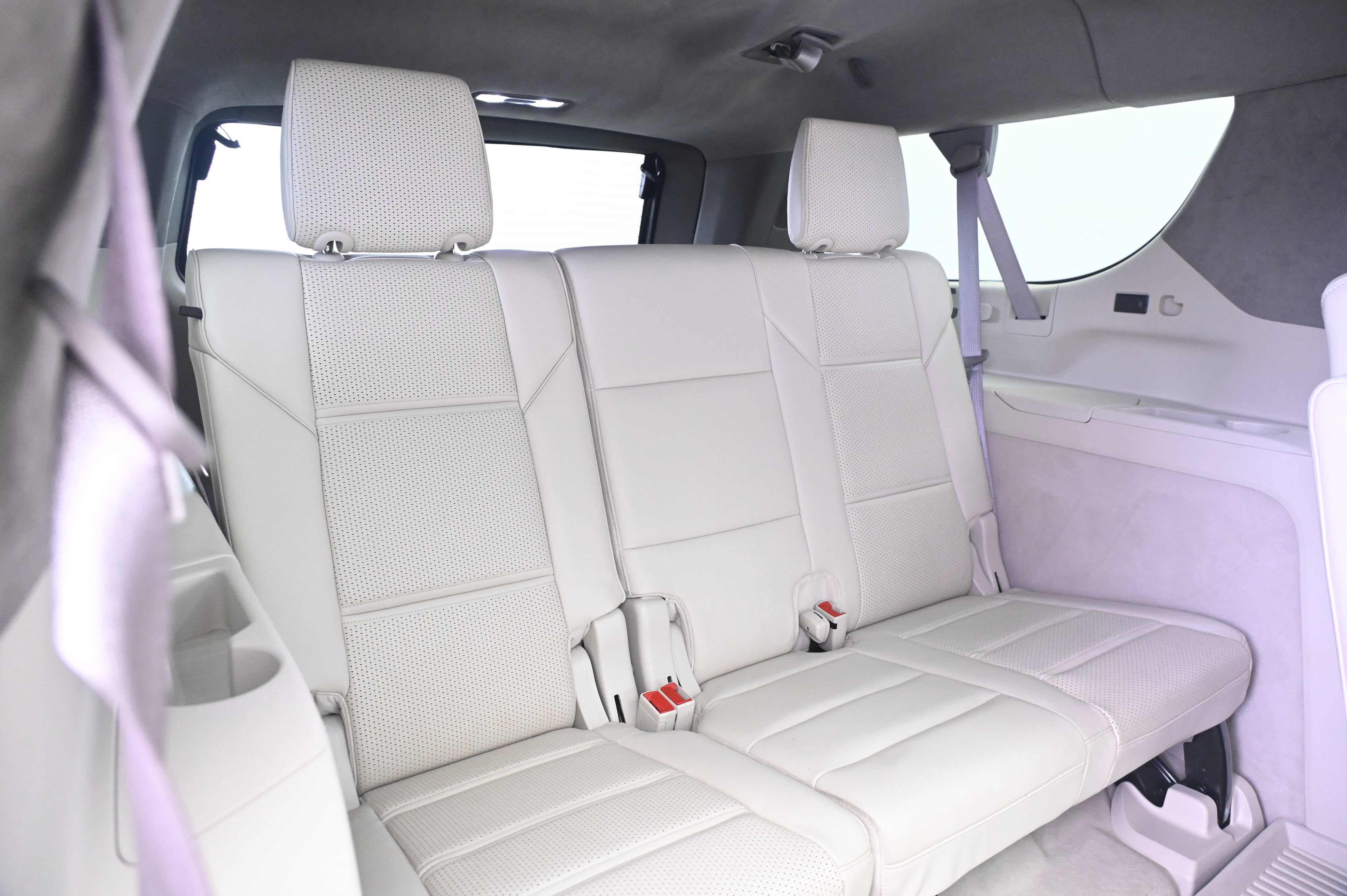 Used 2022 Cadillac Escalade ESV Premium Luxury Platinum AWD/4WD image 21