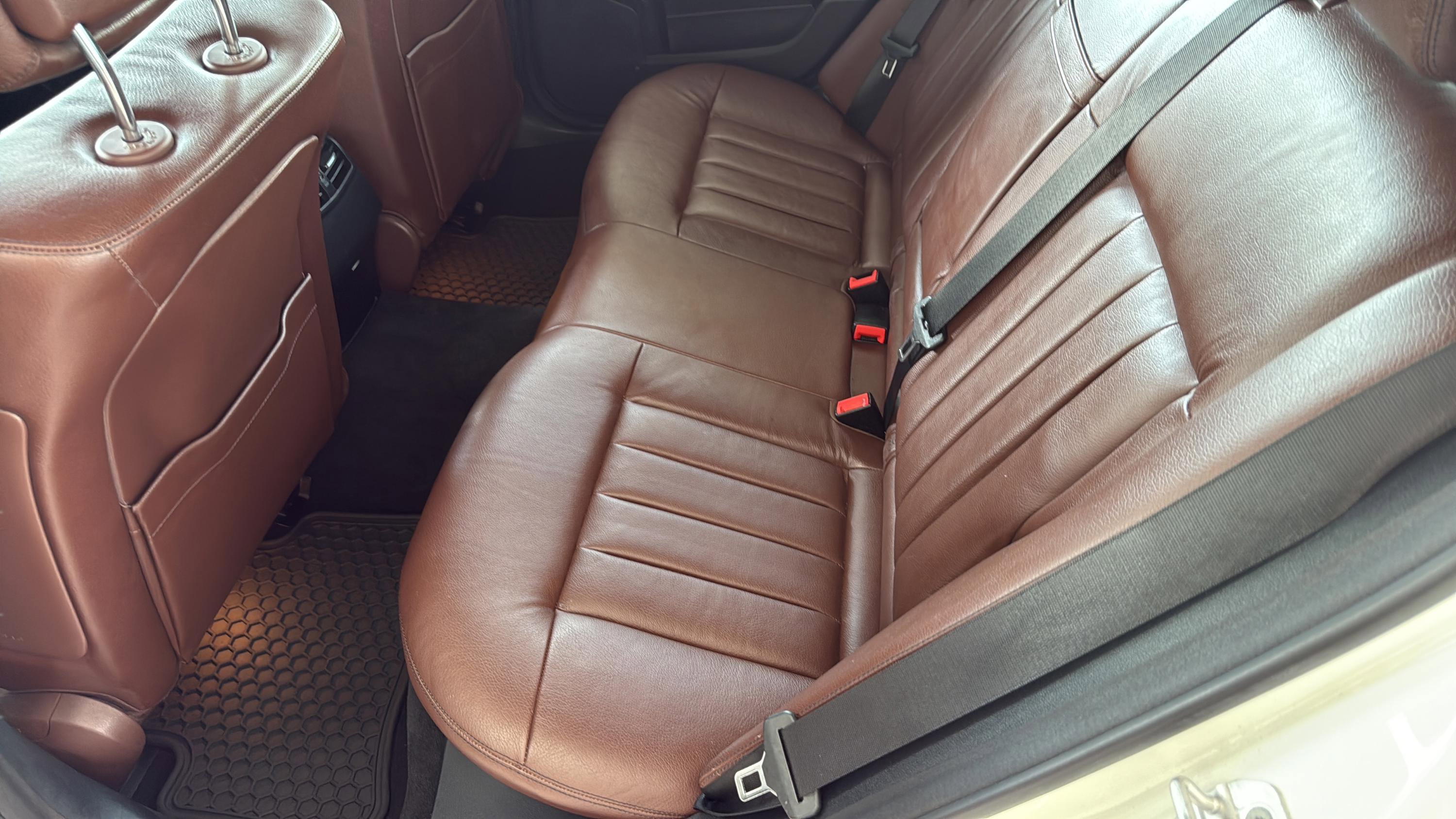 Used 2016 Mercedes-Benz E 350 Sedan image 28
