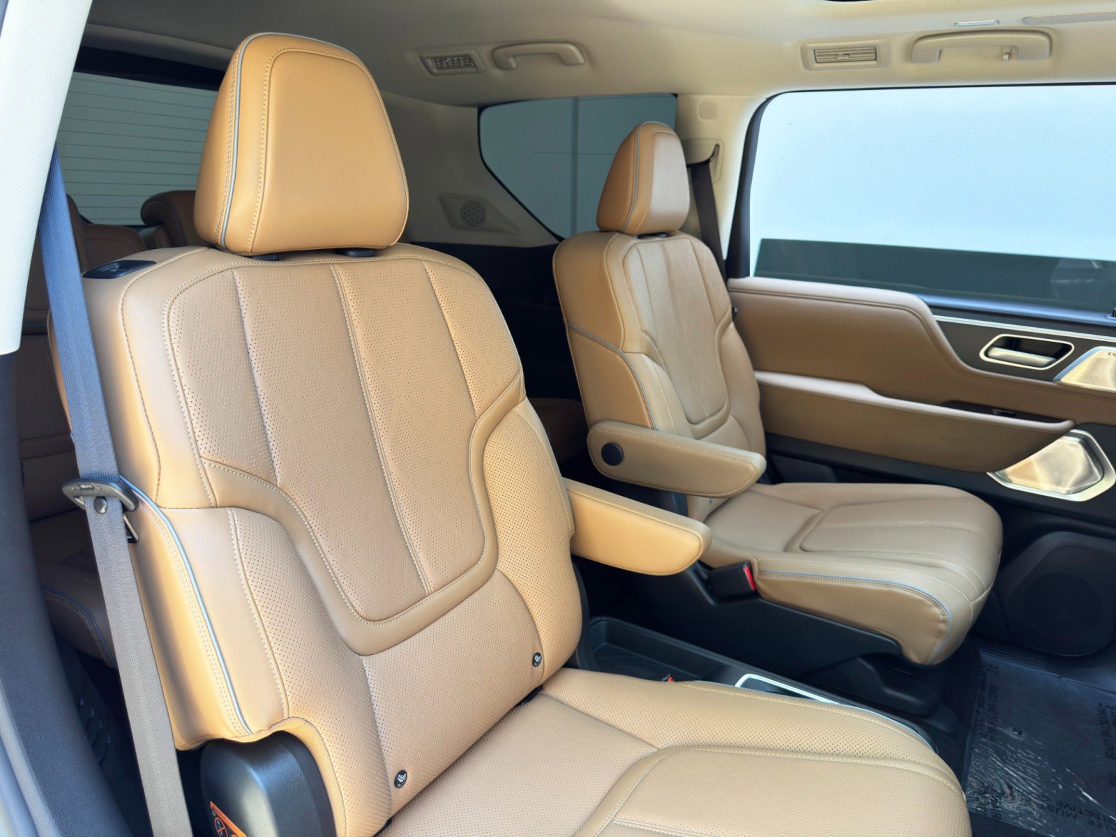 Used 2025 INFINITI QX80 Sensory w/ Premium Cargo Package AWD/4WD image 46