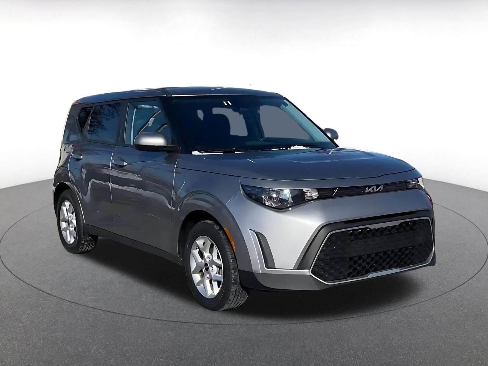 Used 2025 Kia Soul LX w/ LX Technology Package image 3