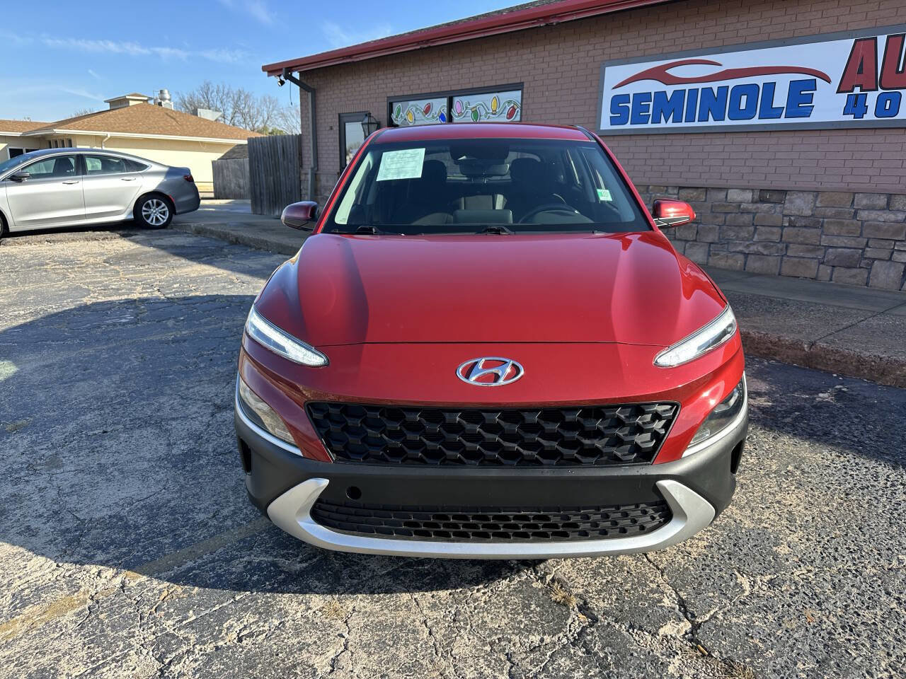 Used 2023 Hyundai Kona SE image 4