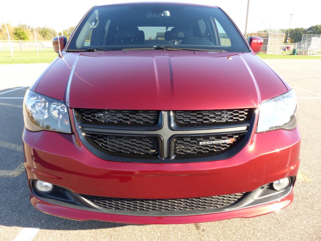 Used 2018 Dodge Grand Caravan SXT w/ Blacktop Package FWD image 12