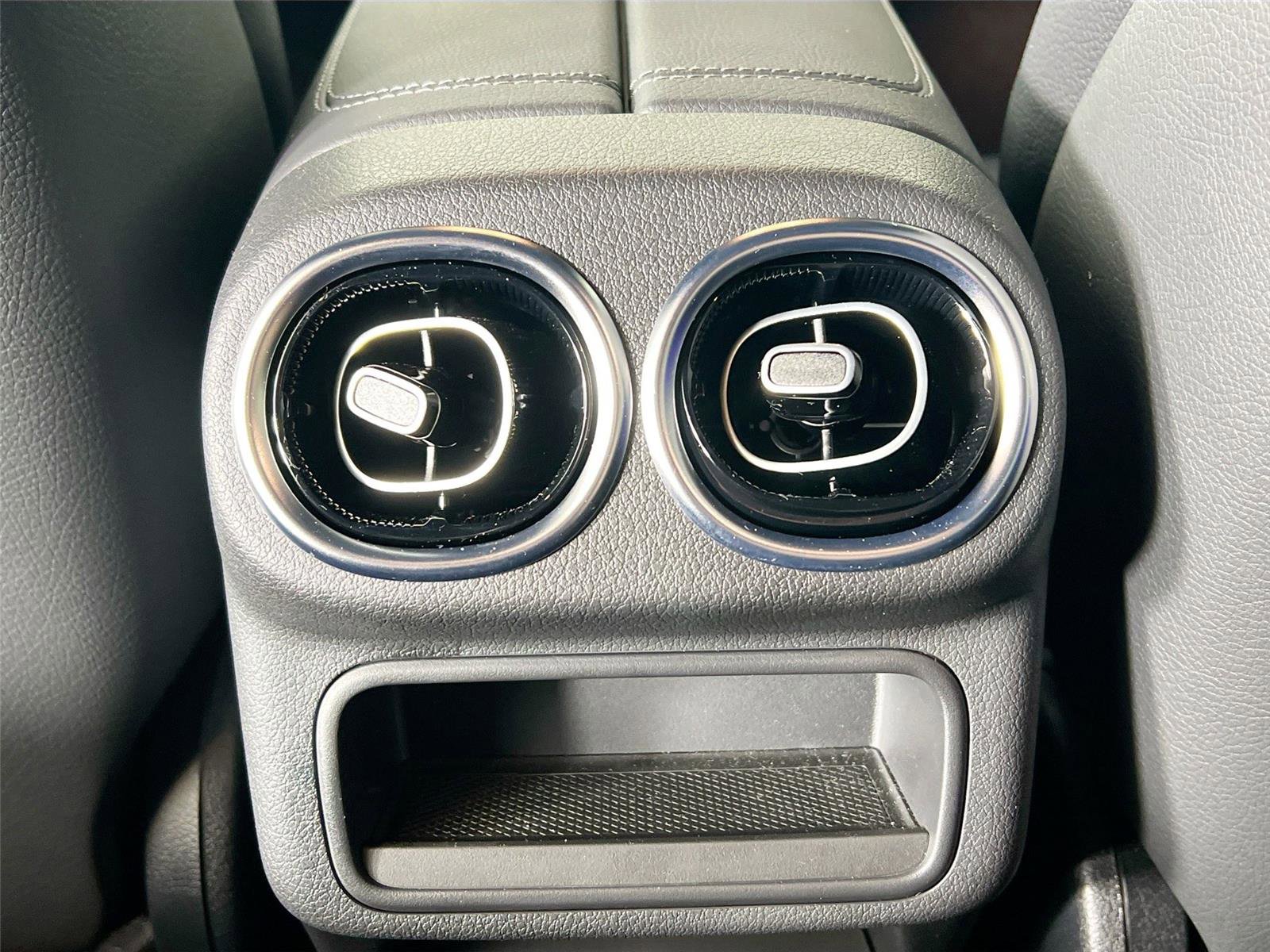 Used 2025 Mercedes-Benz GLC 300 4MATIC image 26