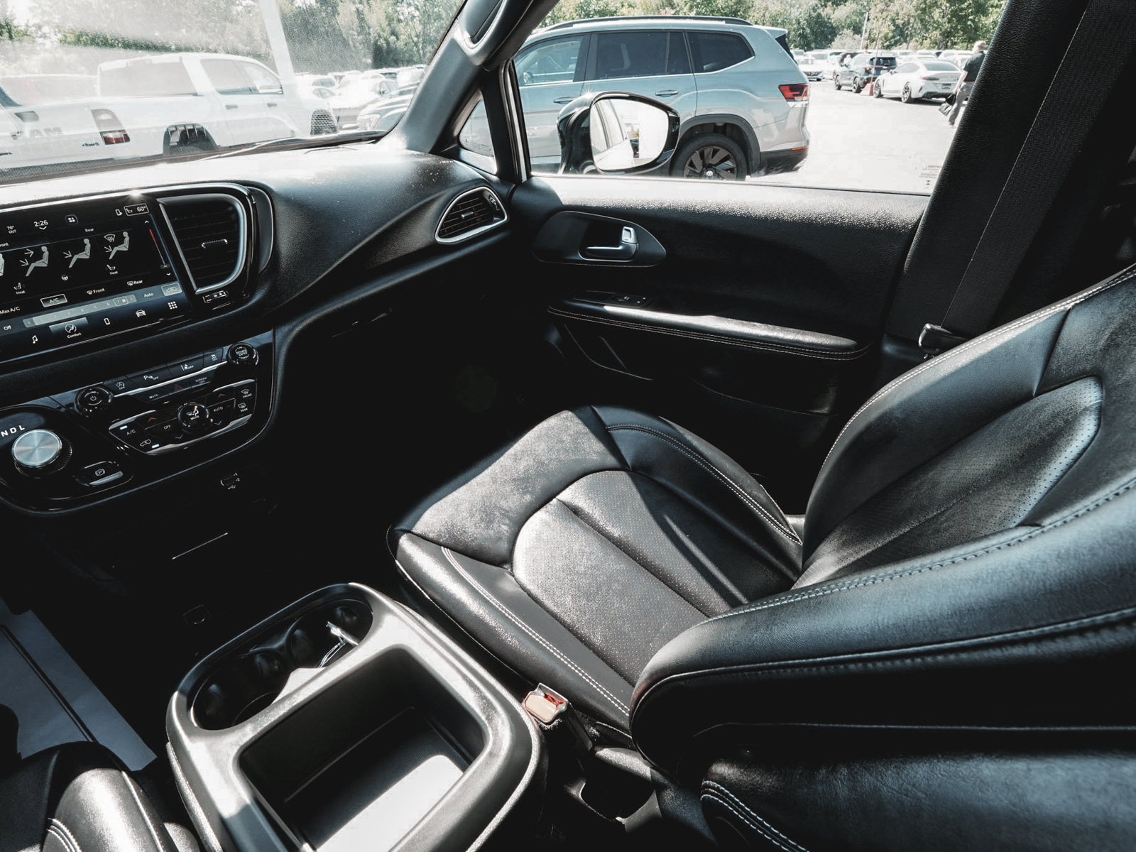 Used 2026 Chrysler Pacifica Select FWD image 15