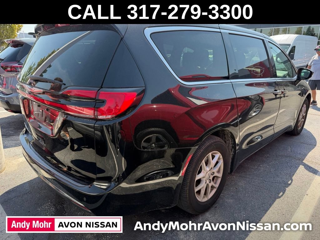 Used 2025 Chrysler Pacifica Select FWD image 5