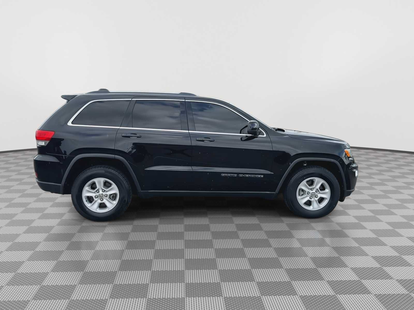 Used 2017 Jeep Grand Cherokee Laredo w/ Quick Order Package 2BE RWD image 9