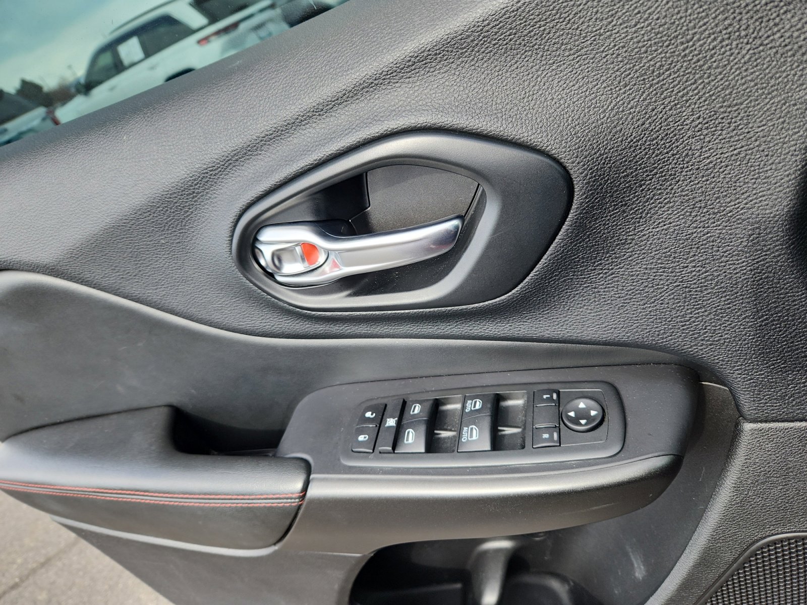 Used 2020 Jeep Cherokee Trailhawk w/ Cold Weather Group image 16