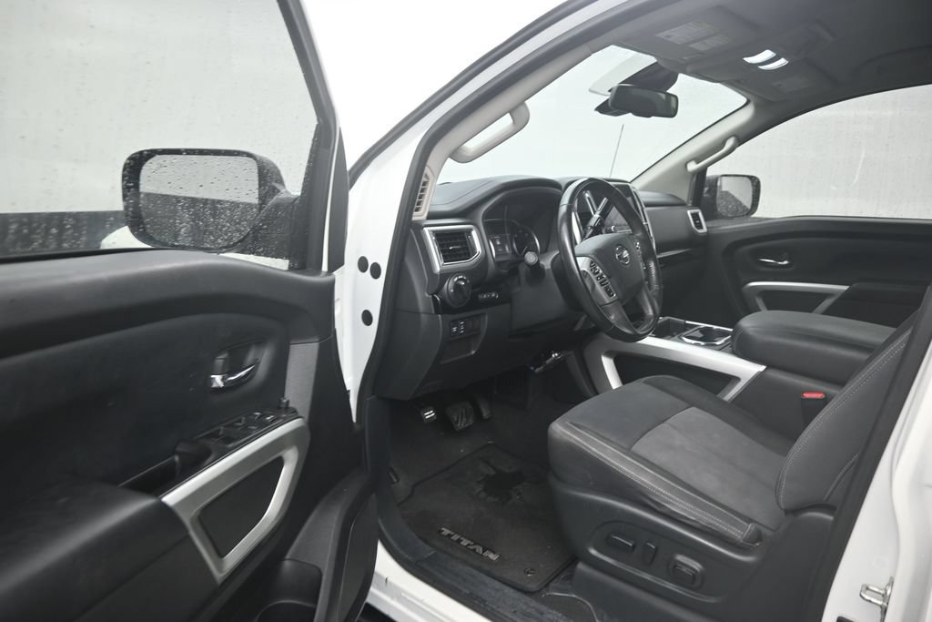 Used 2021 Nissan Titan SV w/ SV Convenience Package RWD image 10