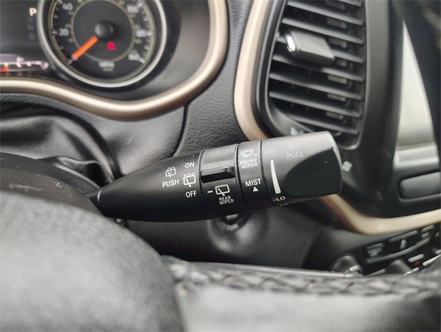 Used 2015 Jeep Cherokee Limited image 17